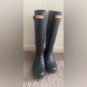Black Hunter boots size 9